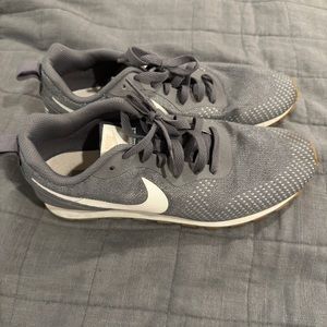 Nike women’s shoes 9.5